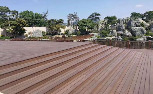 济南花园的装饰中使用户外地板有什么好处